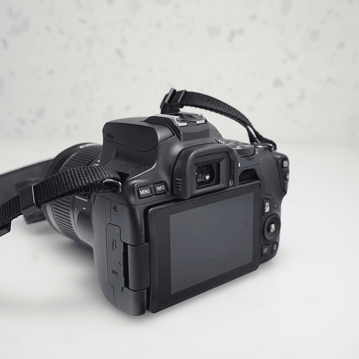 Canon SL3 + 18-55mm + reflector redondo y trigger X2T Godox 4