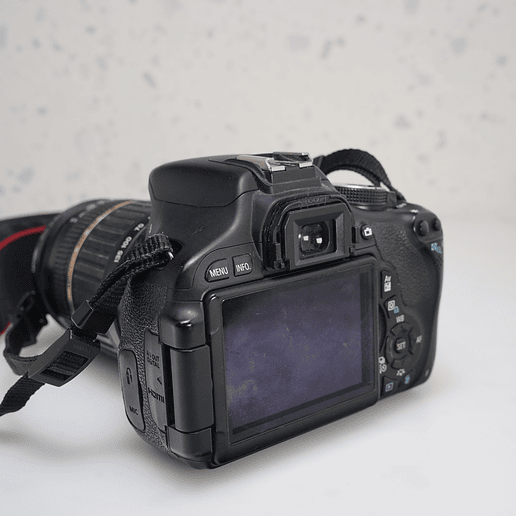 Canon EOS Rebel T3i + Tamron 18-200mm - USADO  3