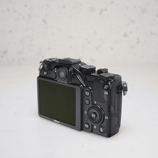 Nikon CoolPix P7000 - USADO 5