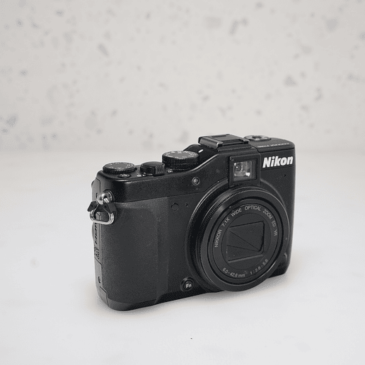 Nikon CoolPix P7000 - USADO 6