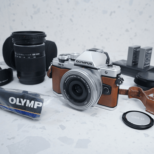 Olympus E-M10 Mark II Edición Limitada + 40-150mm - USADO 2