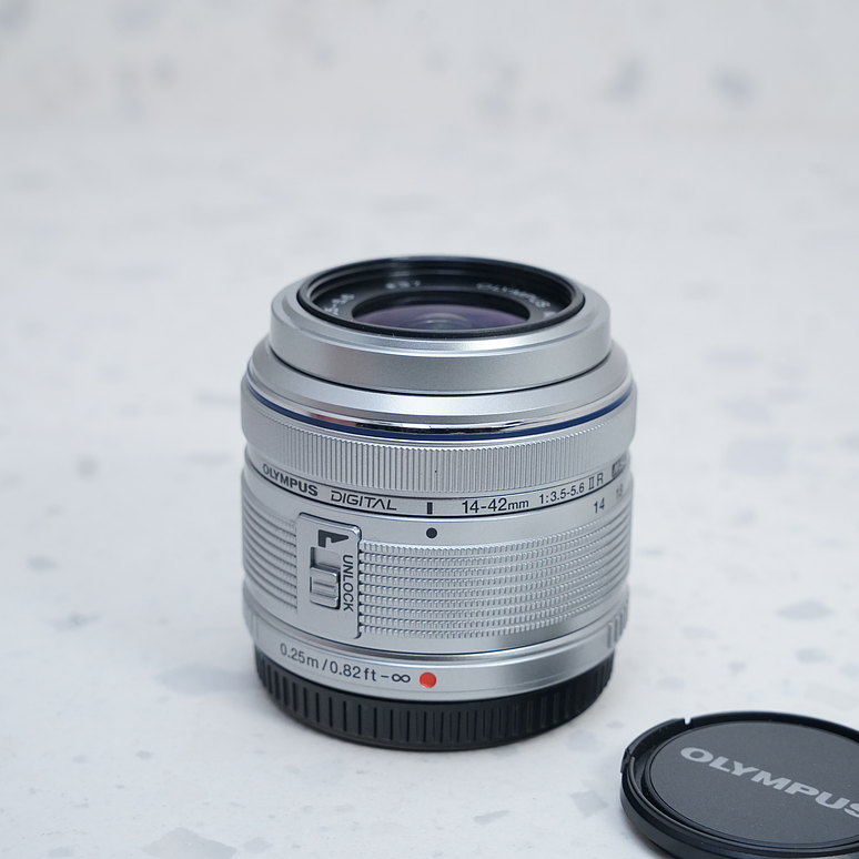 Olympus M.Zuiko Digital 14-42mm f/3.5-5.6 II R (Plata) - USADO 2
