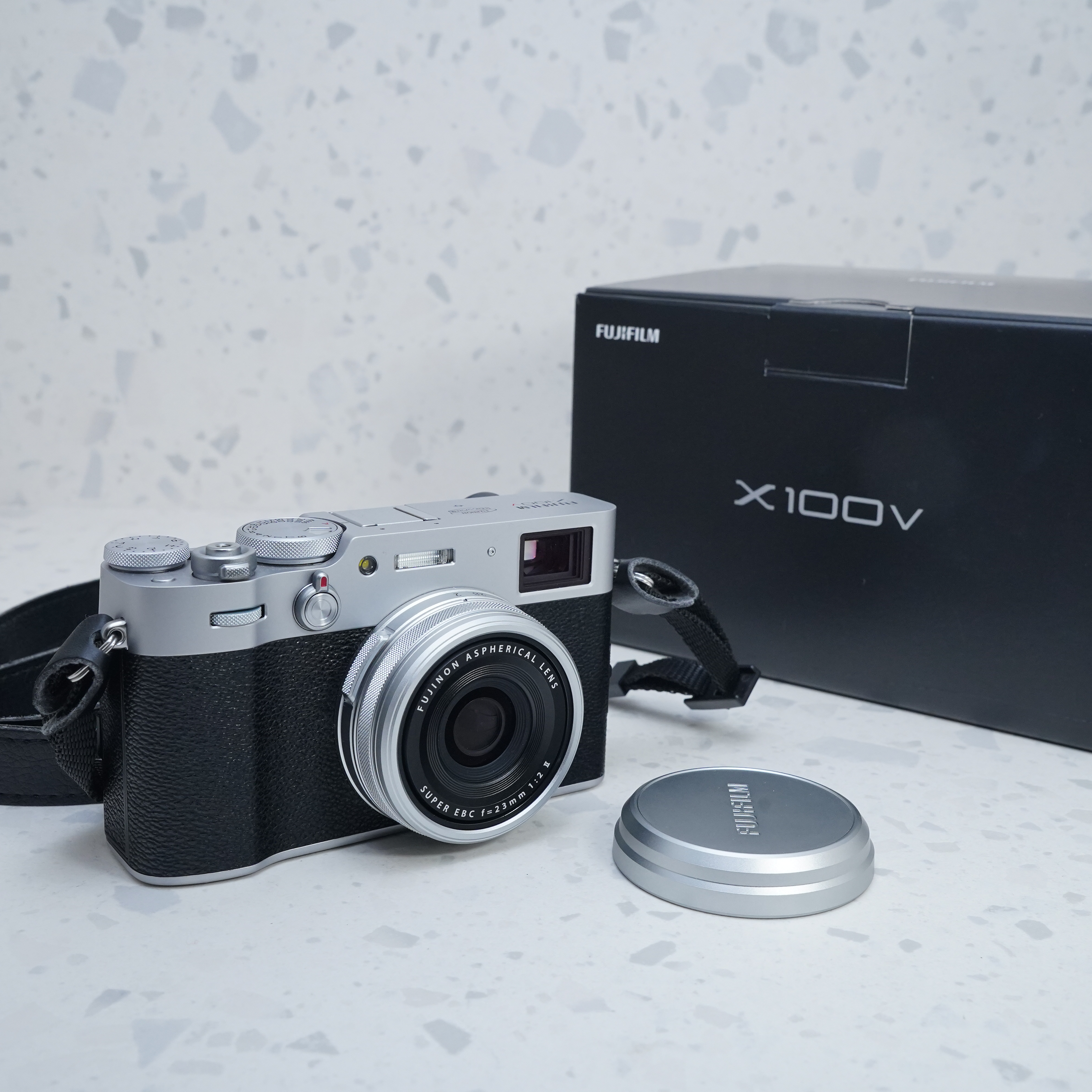 FUJIFILM X100V (plata) - USADO