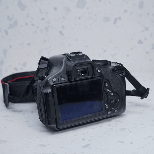 Canon EOS Rebel T3i + 18-55mm - USADO 3