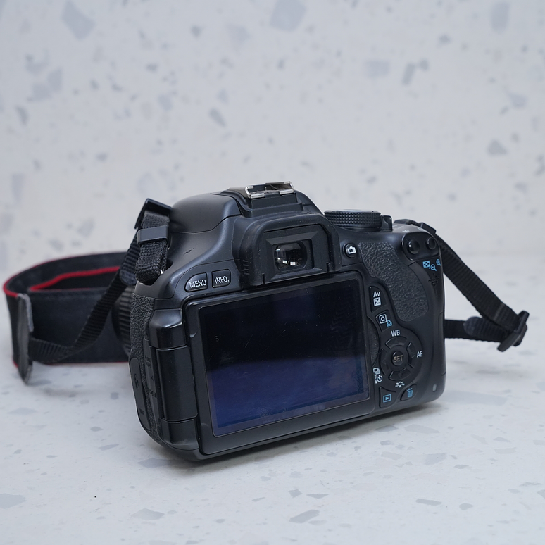 Canon EOS Rebel T3i + 18-55mm - USADO 3