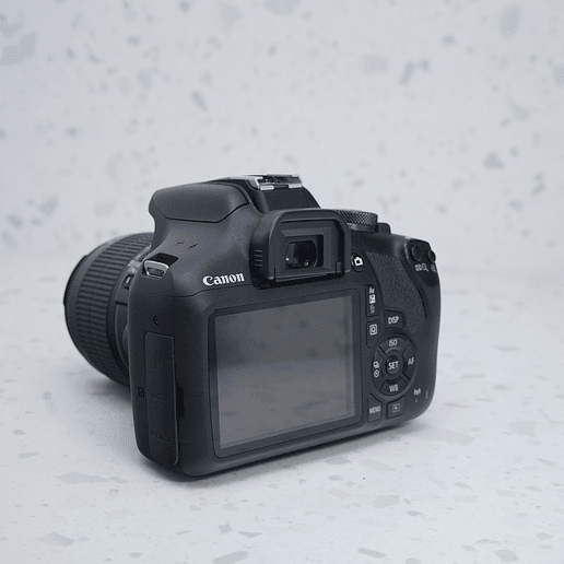 Canon EOS Rebel T7 + 18-55 mm 3