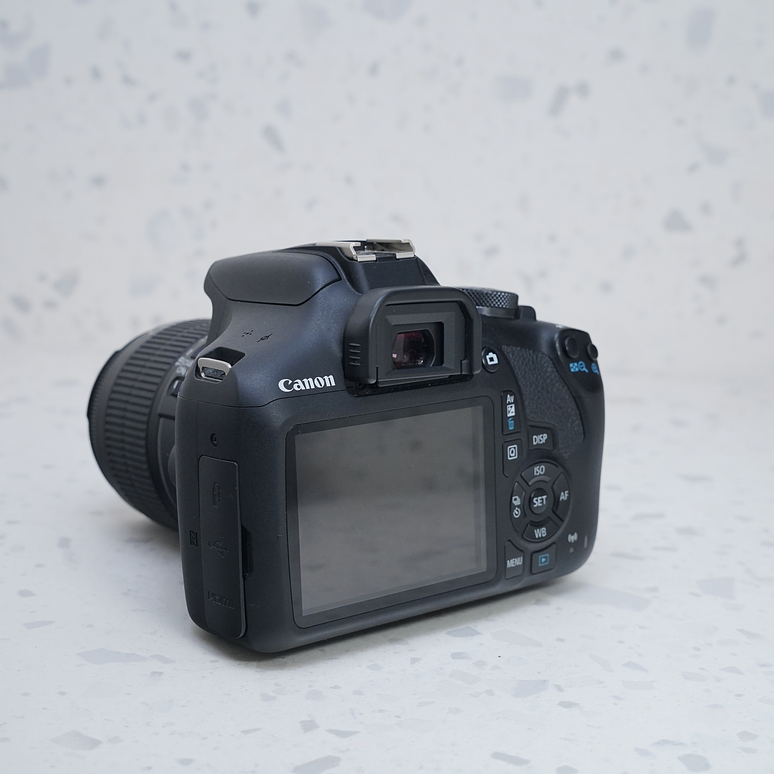 Canon EOS Rebel T7 + 18-55 mm 3