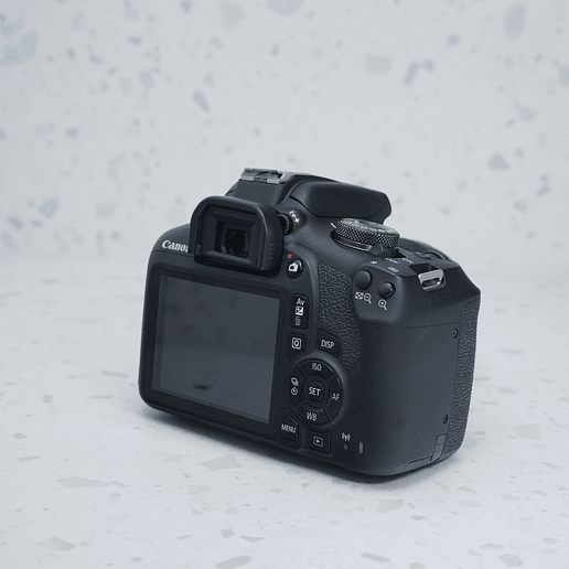 Canon EOS Rebel T7 + 18-55 mm 4