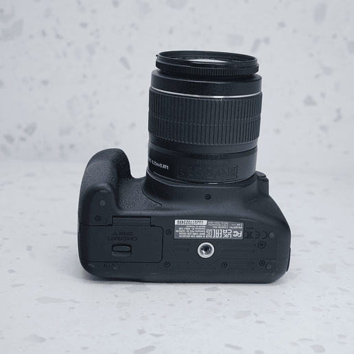 Canon EOS Rebel T7 + 18-55 mm 7