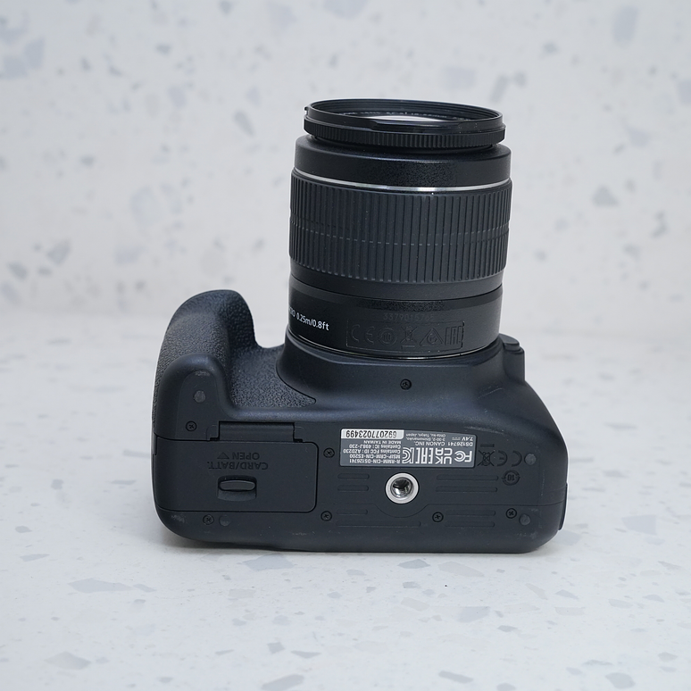 Canon EOS Rebel T7 + 18-55 mm 7