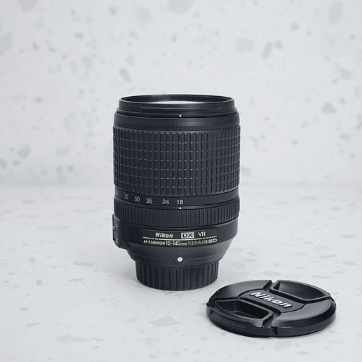 Nikon D7500 con lente 18-140mm - USADO 9