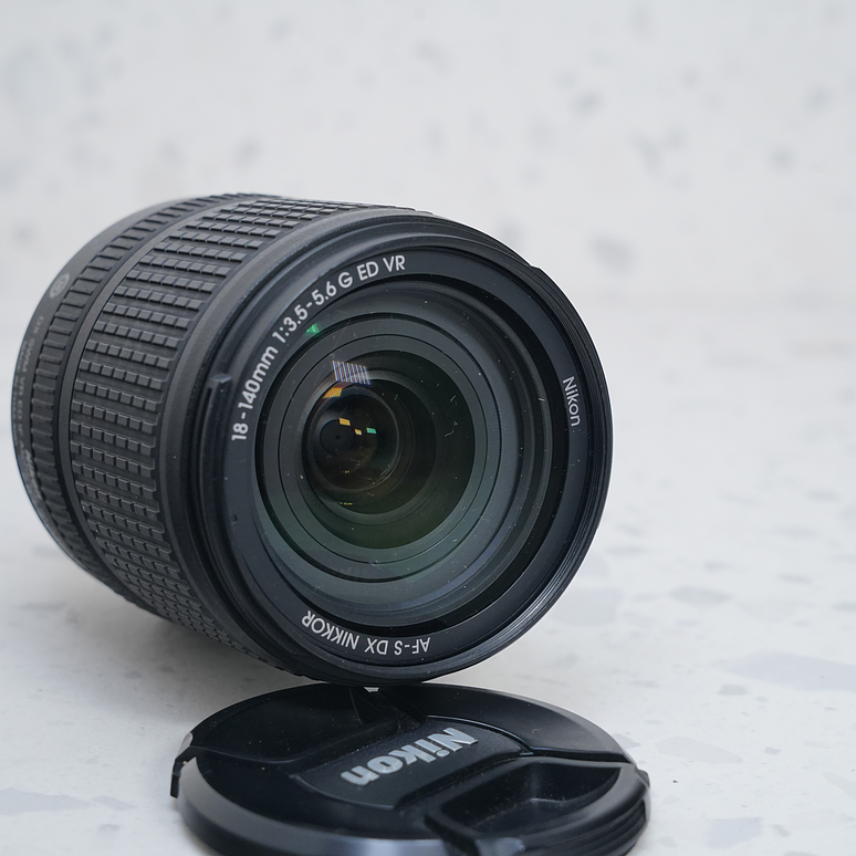 Nikon D7500 con lente 18-140mm - USADO 11