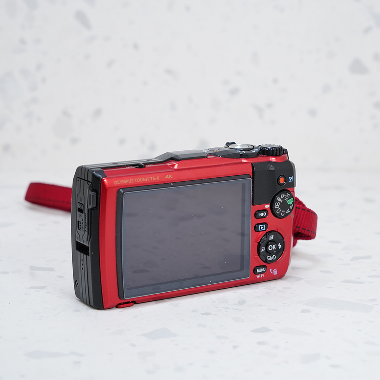 Olympus Tough TG-6 - USADO 4