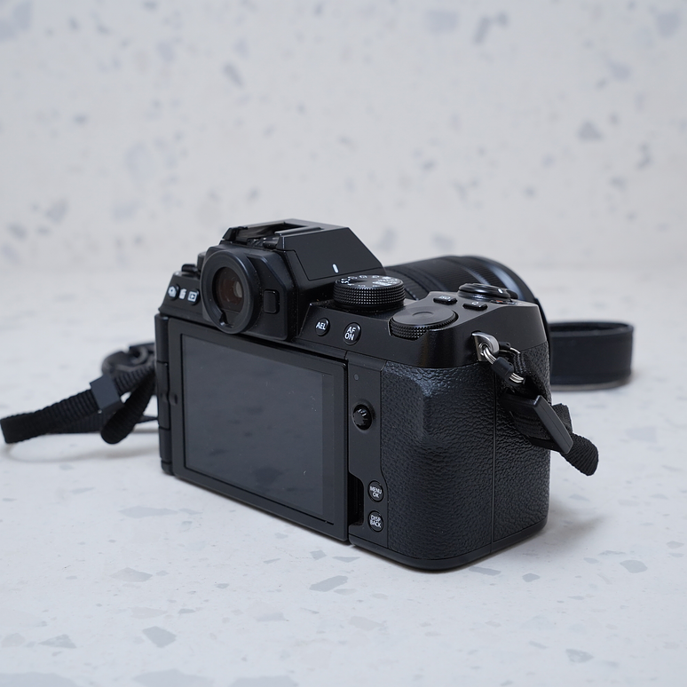 FUJIFILM X-S10 + 18-55mm - USADO 4