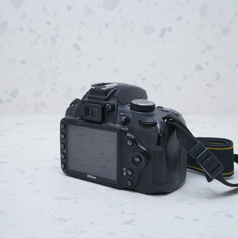 Nikon D3200 (Body) - USADO 4