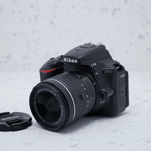 Nikon D5600 + 18-55mm - USADO 2