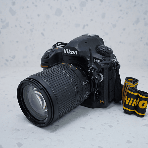 Nikon D850 + Nikon Dx VR 18-140mm - USADO 3