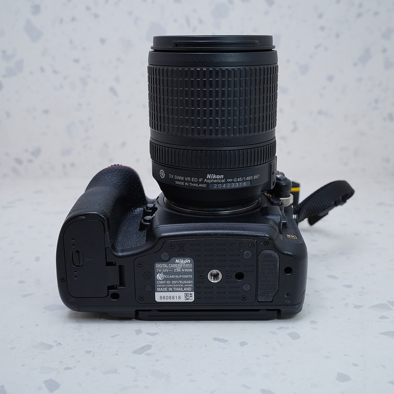 Nikon D850 + Nikon Dx VR 18-140mm - USADO 6