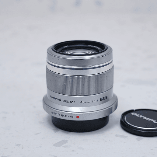  Olympus M.Zuiko Digital 45mm f/1.8 - USADO 2