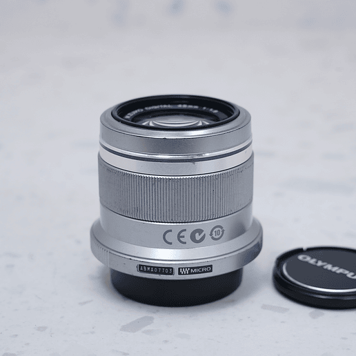  Olympus M.Zuiko Digital 45mm f/1.8 - USADO 3