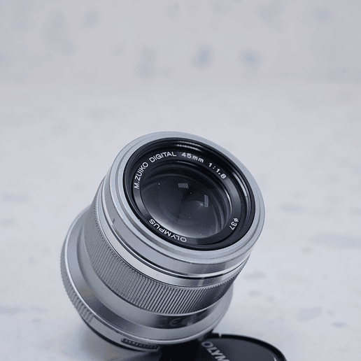  Olympus M.Zuiko Digital 45mm f/1.8 - USADO 4