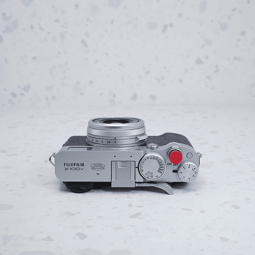 FUJIFILM X100V (Silver edition) - USADO 6