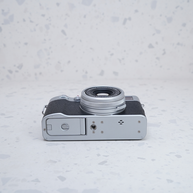 FUJIFILM X100V (Silver edition) - USADO 7