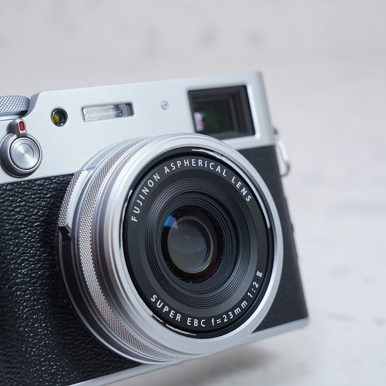 FUJIFILM X100V (Silver edition) - USADO 8