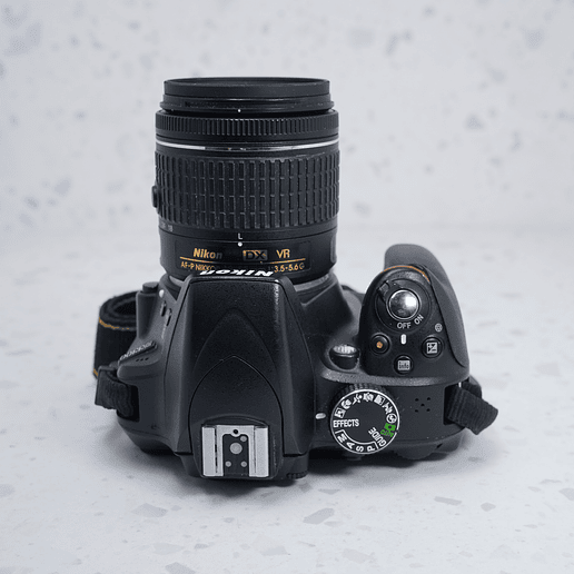 Nikon D3300 con Lente 18-55mm f3.5-5.6 G VR - USADO 6