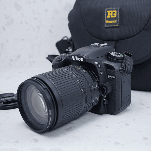 Nikon D7500 + 18-140mm - USADO 2