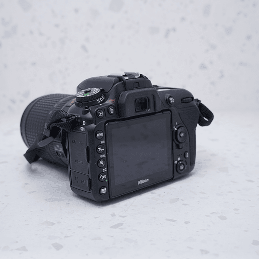 Nikon D7500 + 18-140mm - USADO 3