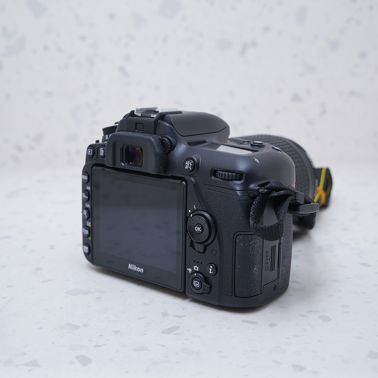 Nikon D7500 + 18-140mm - USADO 4