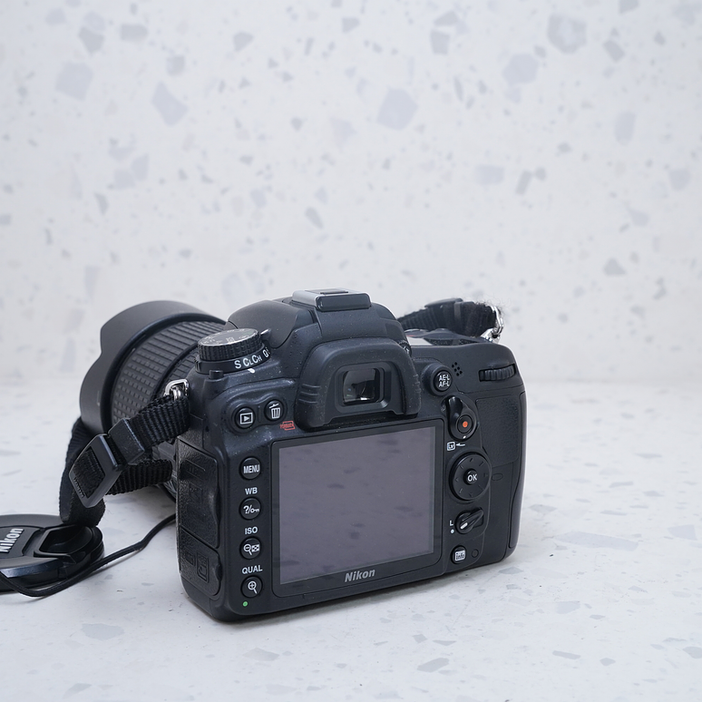 Nikon D7000 + 18-140mm - USADO 4