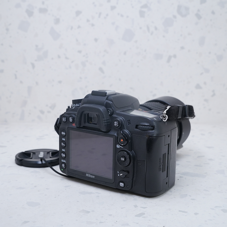 Nikon D7000 + 18-140mm - USADO 5