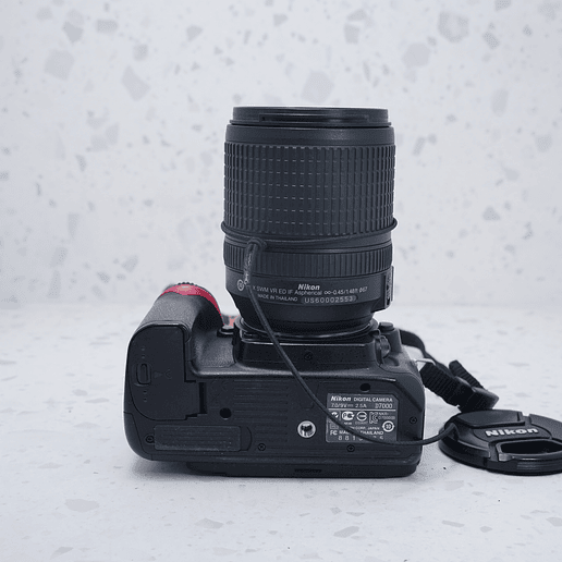 Nikon D7000 + 18-140mm - USADO 8