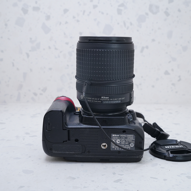 Nikon D7000 + 18-140mm - USADO 8