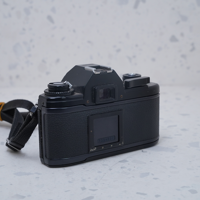 Nikon EM + 50mm - USADO 3