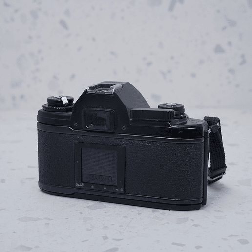 Nikon EM + 50mm - USADO 4