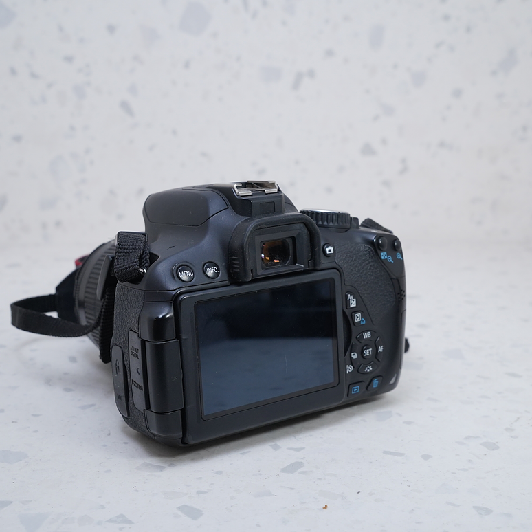 Canon EOS Rebel T4i con lente EF-S 18-55mm - USADO 3