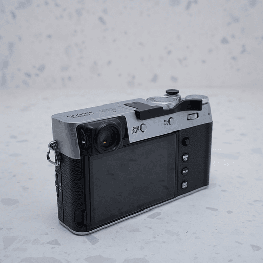 FUJIFILM X100V (Silver edition) - USADO 4