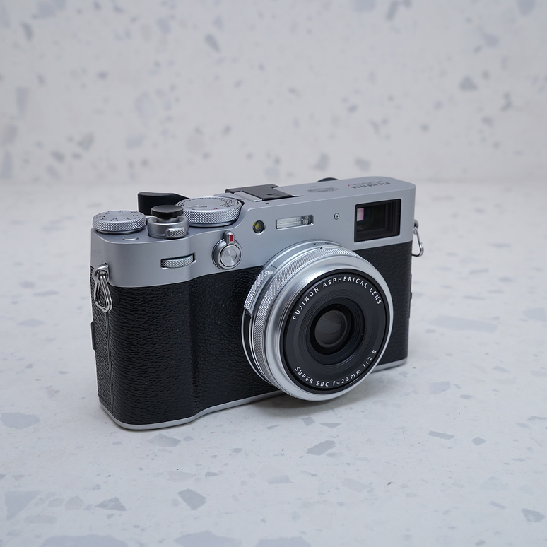 FUJIFILM X100V (Silver edition) - USADO 6