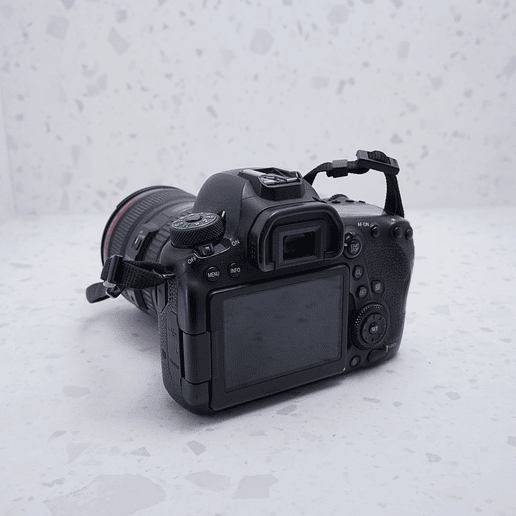 Canon EOS 6D Mark II DSLR Camera with 24-105mm f/4L - USADO 5