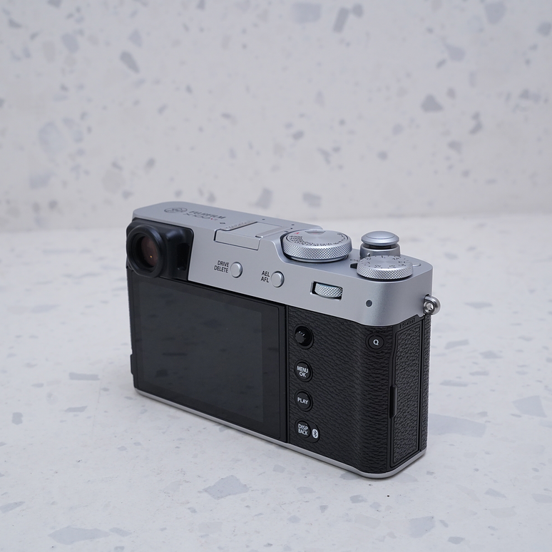 FUJIFILM X100VI (Silver) - USADO 3