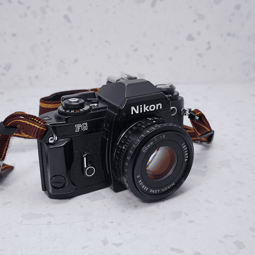 Nikon FG + 50mm f/1.8 - USADO 2