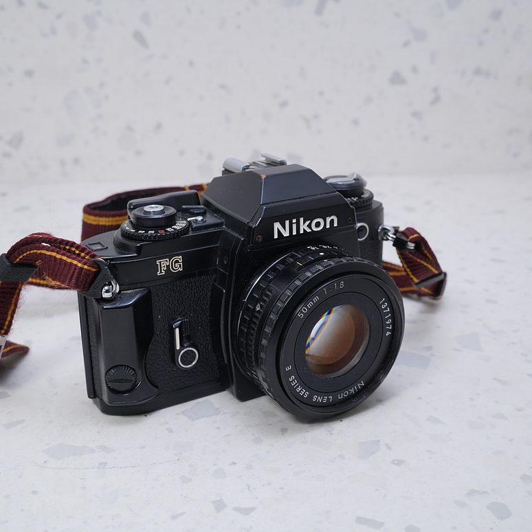 Nikon FG + 50mm f/1.8 - USADO 2