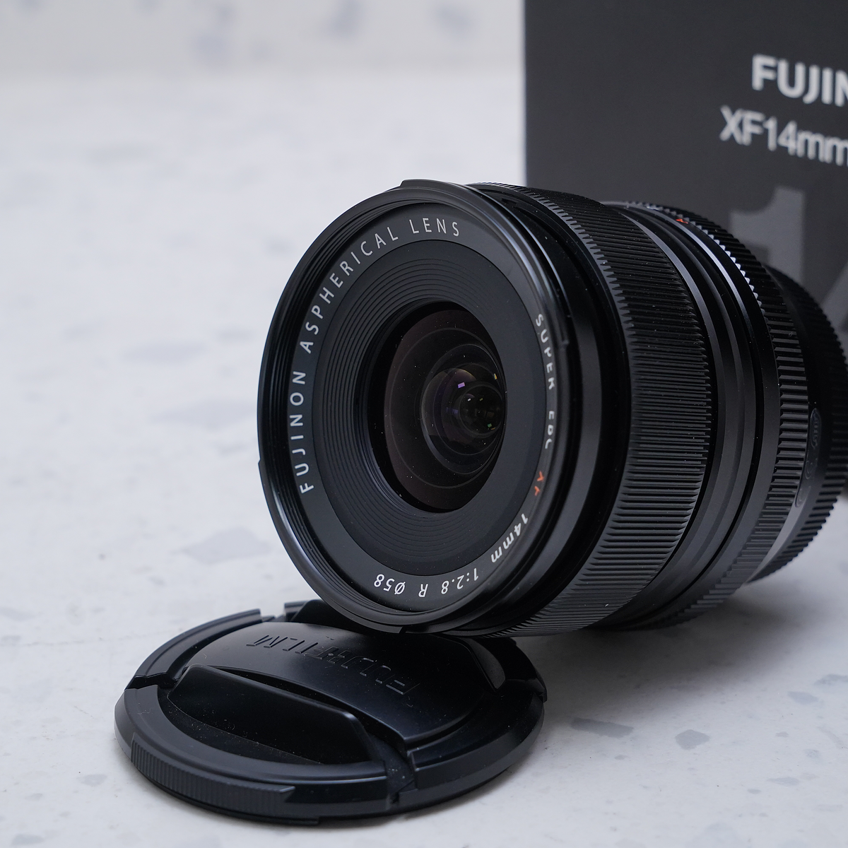 FUJIFILM XF 14mm f/2.8 R - USADO