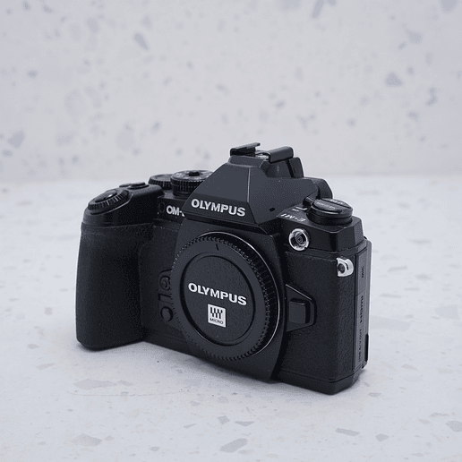 Olympus OM-D E-M1 Mirrorless - USADO 2