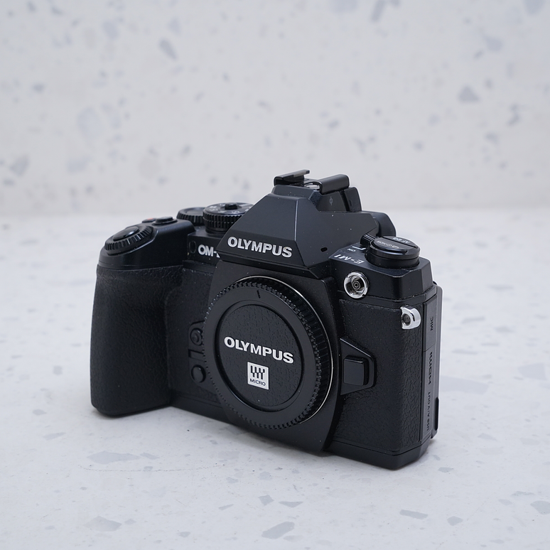 Olympus OM-D E-M1 Mirrorless - USADO 2
