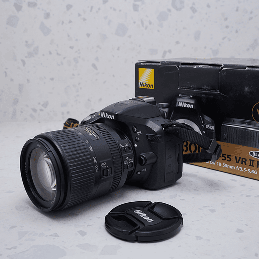 Nikon D5300 DSLR con lente 18-300mm f/3.5-6.3G ED VR - USADO 2