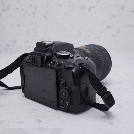 Nikon D5300 DSLR con lente 18-300mm f/3.5-6.3G ED VR - USADO 3